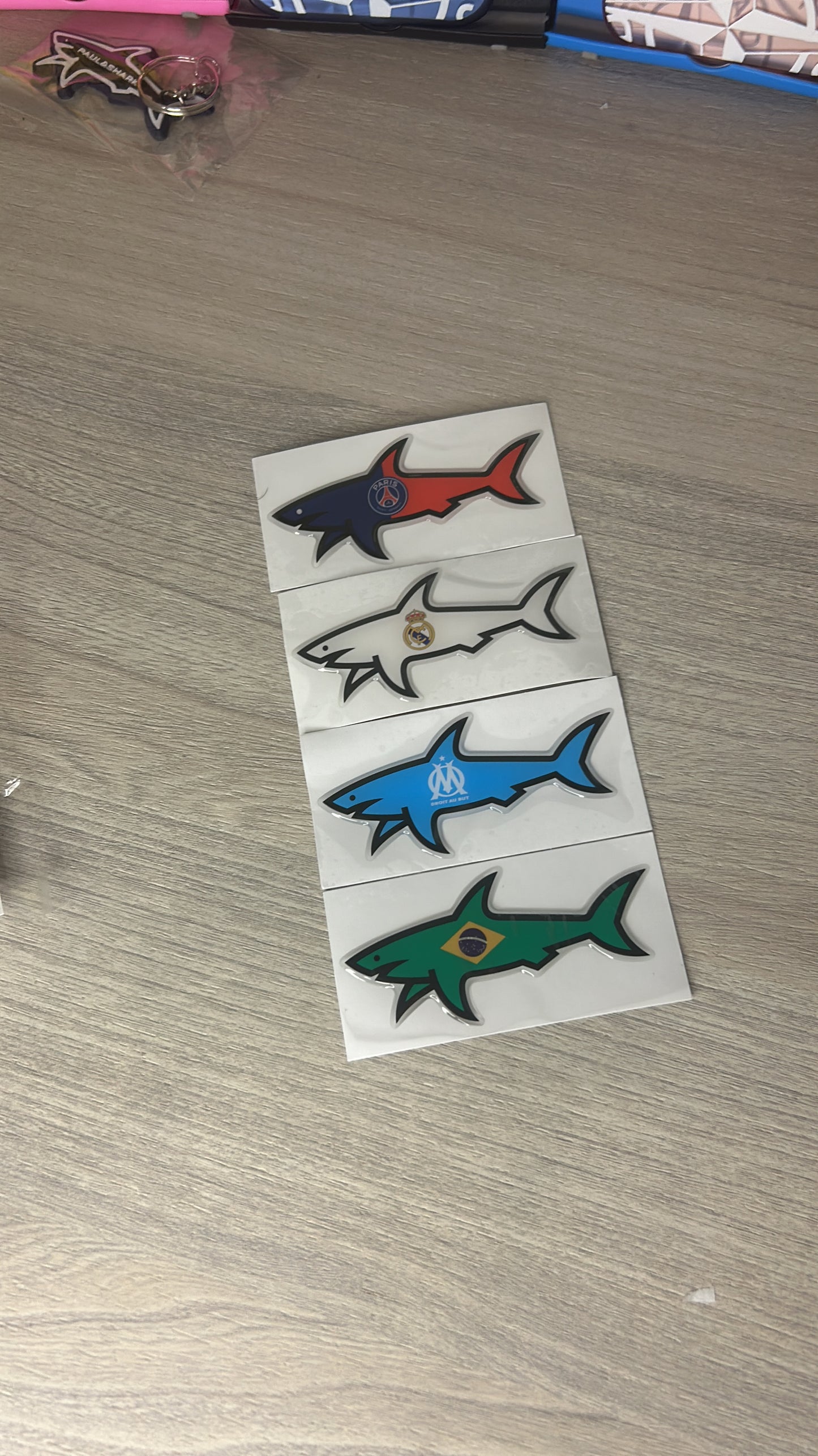 Lot 4 shark au choix